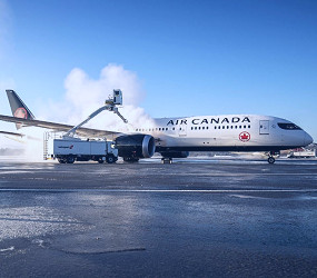 air canada vacation plane be de-iced - Travel Off Path